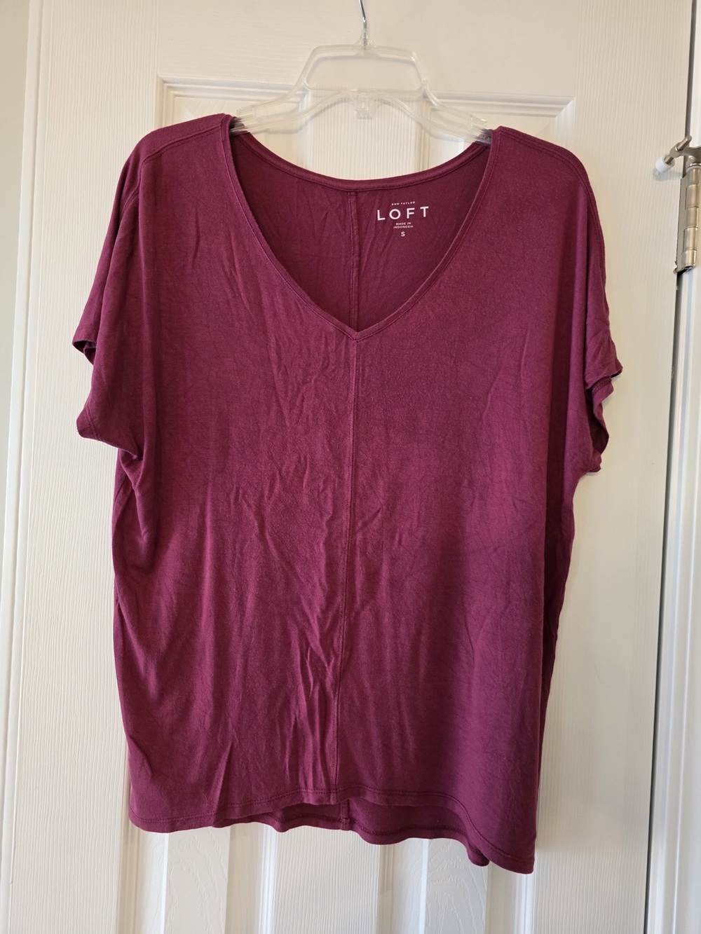 LOFT Short Sleeve V-Neck Top — Berry Plum Size S